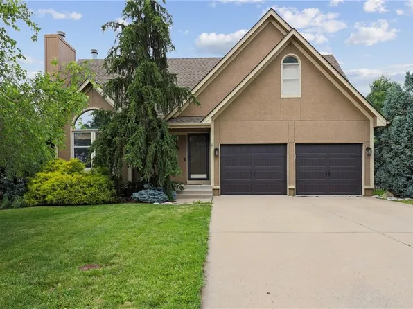 1216 NE Kenwood Dr, Lees Summit, MO 64064