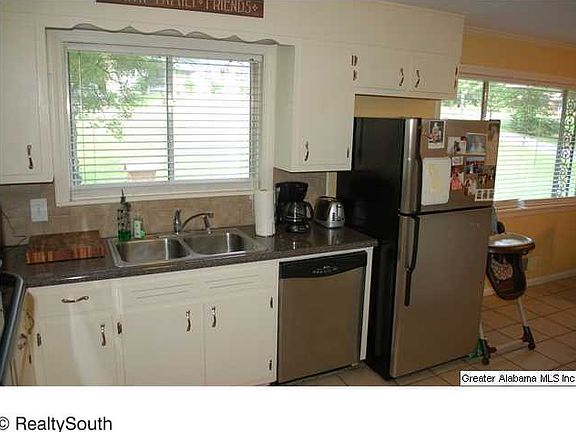 4th image of 315 Linda Ave