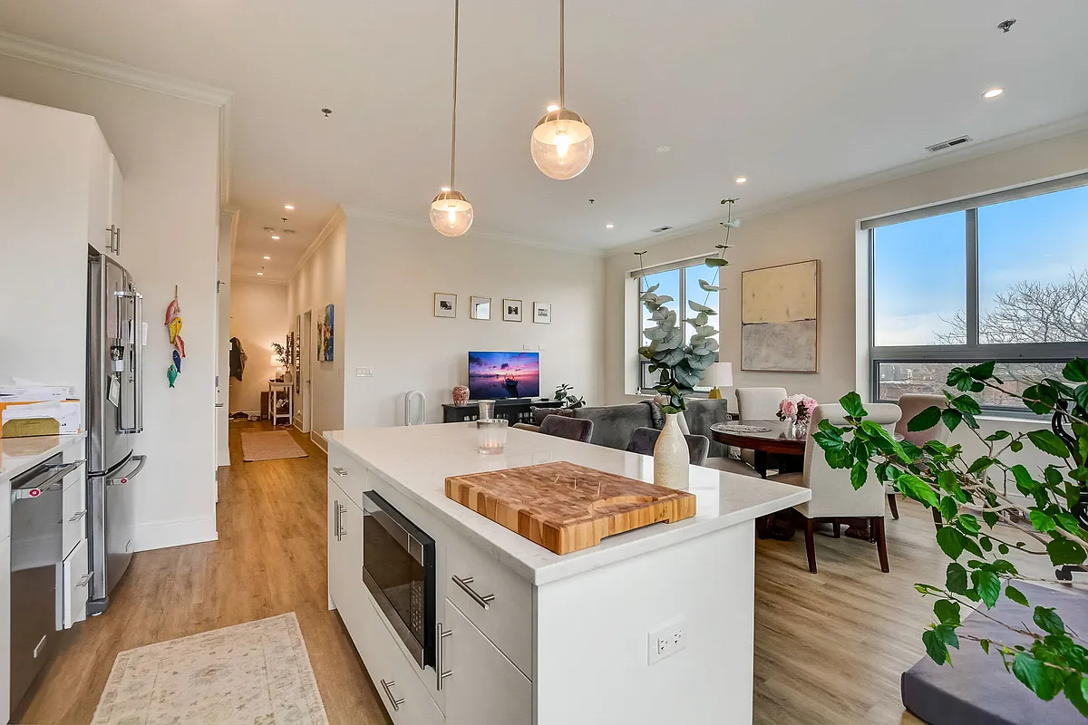 Building Photo - Laflin Place