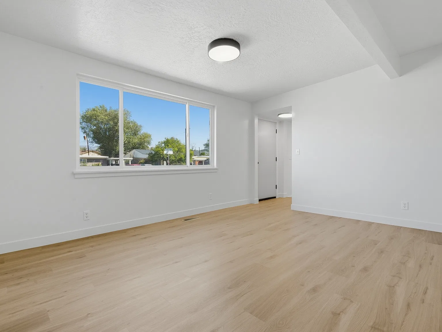 4 bed, 2167 sqft, $2,495 — Photo 2