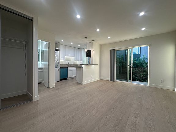 2nd image of 1706 Granville Ave #701