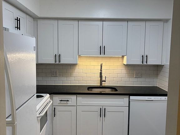 5th image of 5200 Hilltop Dr APT V15