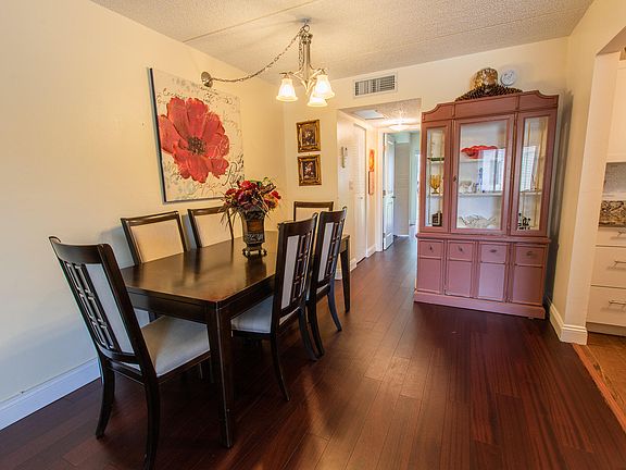 5th image of 700 Village Green Ct APT 211