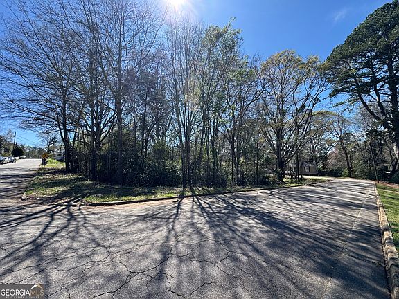 5th image of 219 Banks St