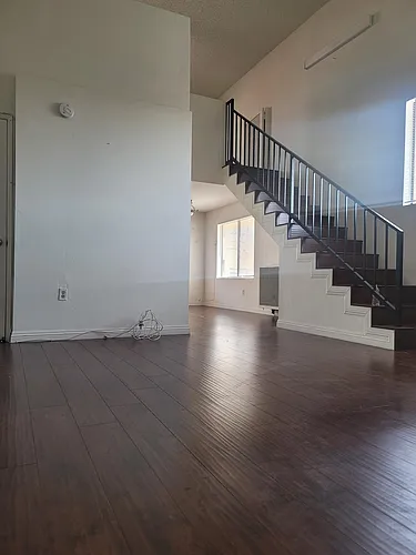 346 S Wilton Pl #204 Photo 1