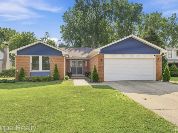 35226 Collingwood Dr, Sterling Heights, MI 48312