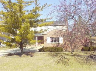 1700 Cranshire Ct, Deerfield, IL 60015