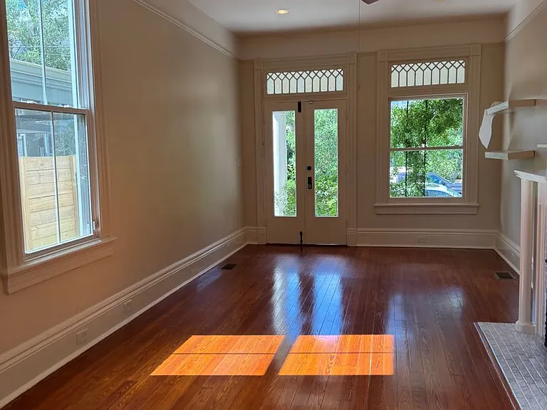 Gorgeous Two Story 3BD/2.5BA w/ Private Fenced in Backyard — Photo 5