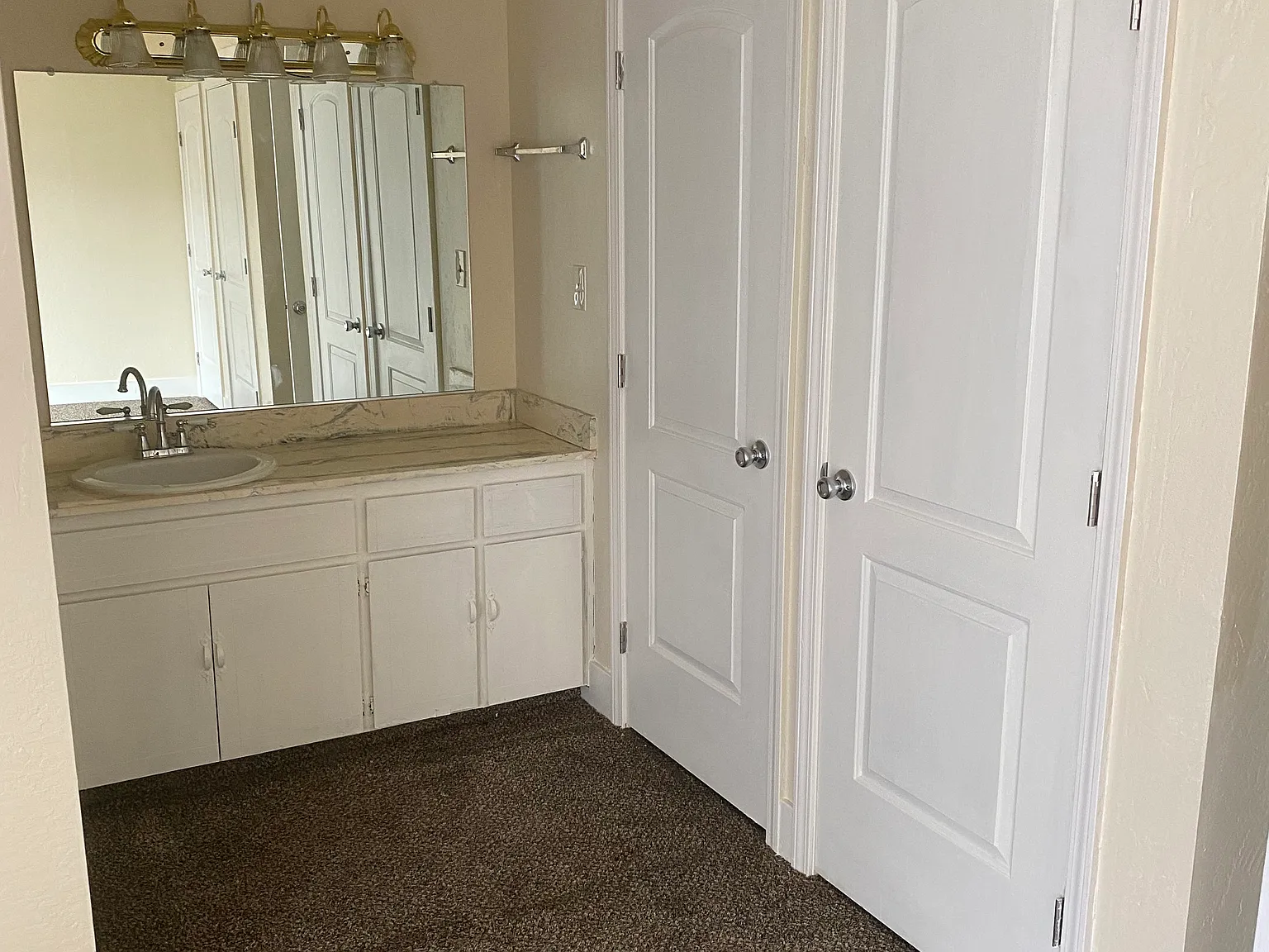 1 bed, 800 sqft, $1,100 — Photo 3