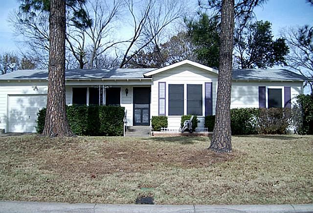 1st image of 216 W Pecan St