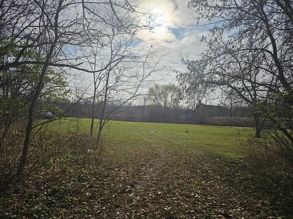 5882 N Territorial Rd, Plymouth, MI 48170