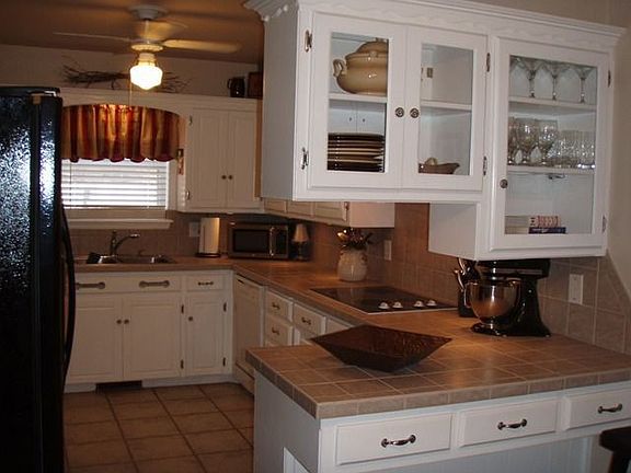 Lovely eat-in kitchen opens to living