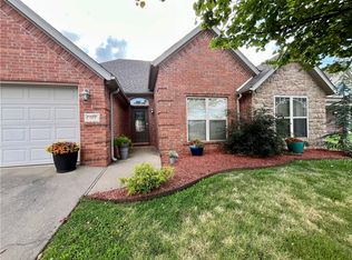 321 Essex Way, Centerton, AR 72719