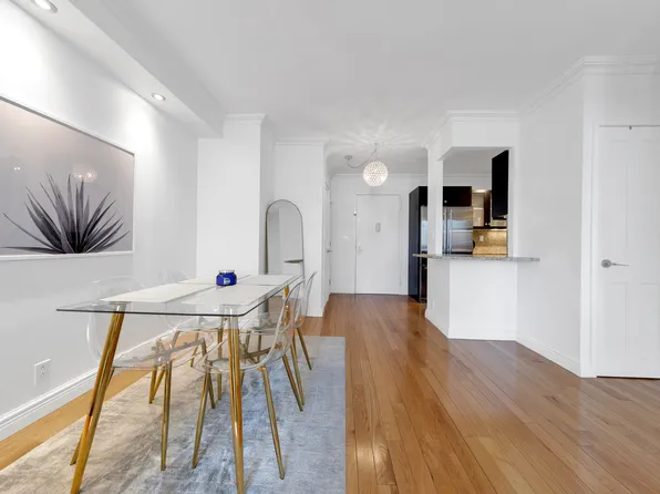 212 East 47th Street 19D image 2 of 7