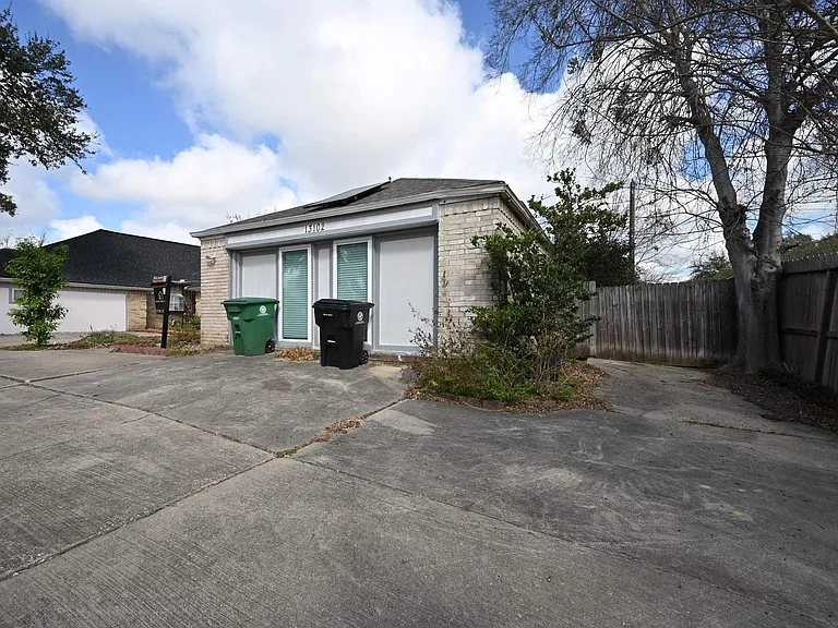 13102 Richmond Ave — Photo 10