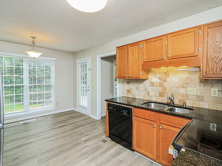 5039 Mickleton Way — Photo 13