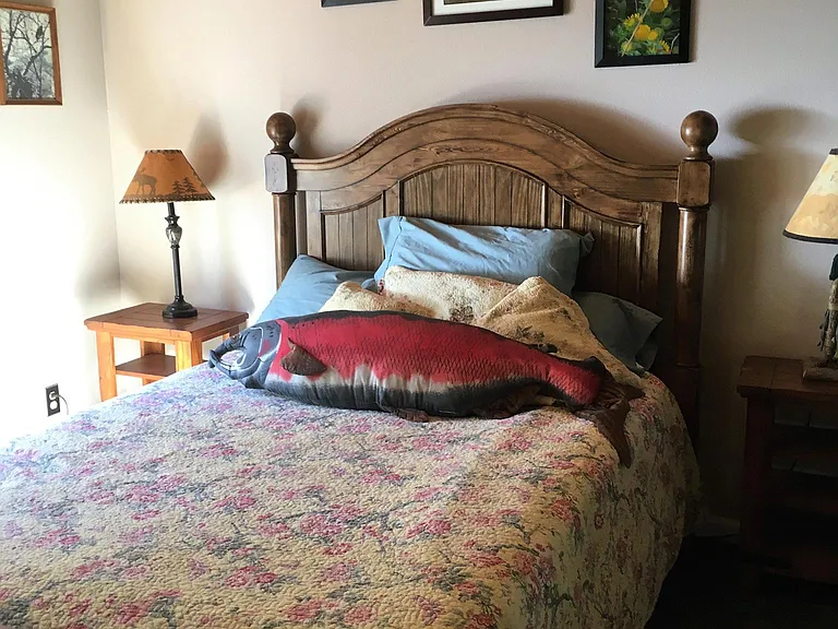 2nd floor queen bedroom