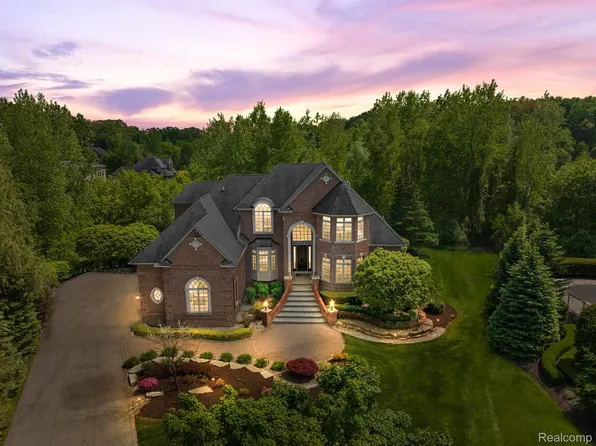 6648 Valley Forge Dr, Washington, MI 48094