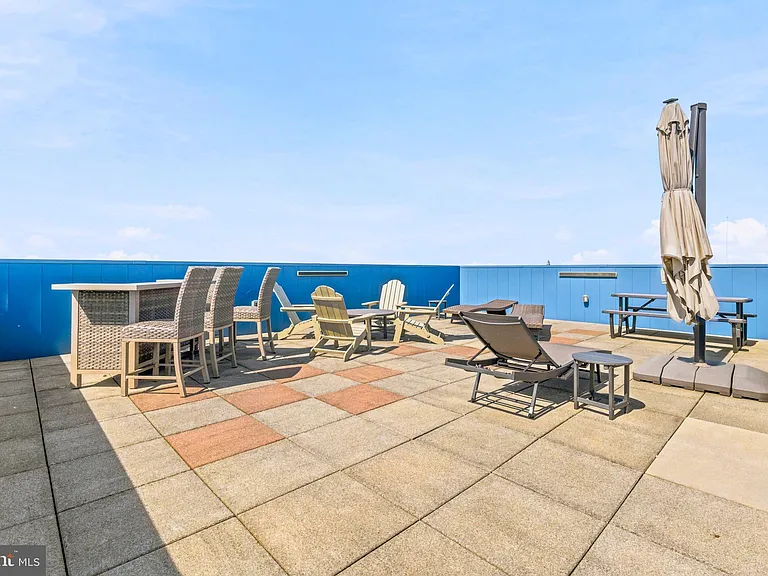 400 Madison St #310 — Photo 27