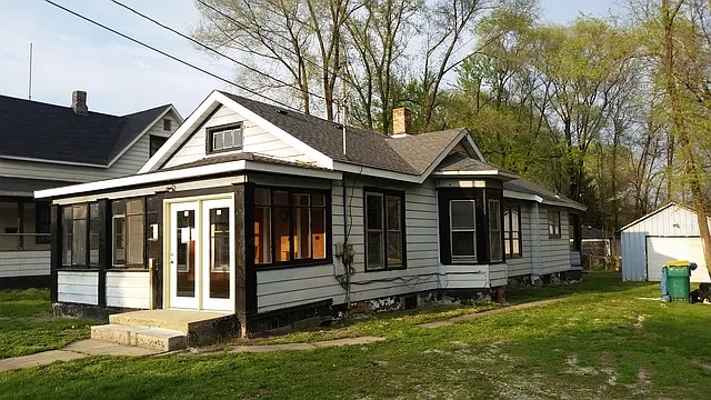 606 Gardner St photo 1
