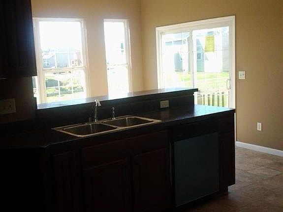 4th image of 203 Gatwick Grove Cir