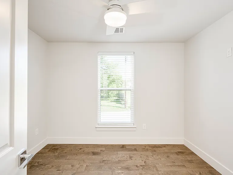 1412 Perez St #1 — Photo 33