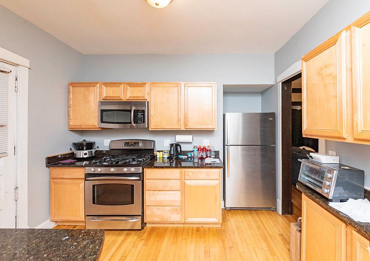 1st image of 1310 W Montrose Ave #1