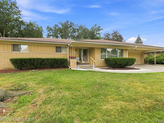 3rd image of 32029 Desmond Dr
