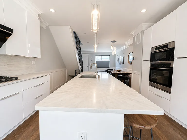1127 Kimball St — Photo 3