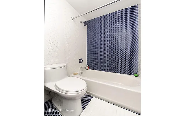 Rented by Douglas Elliman | media 19