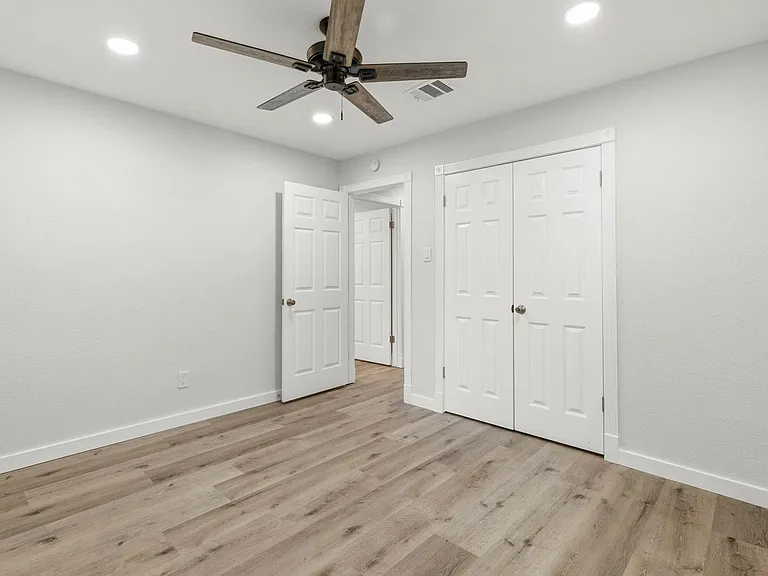 15215 Parkville Dr — Photo 39
