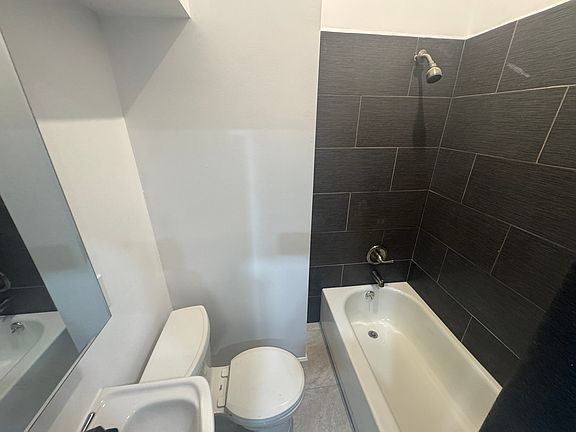 4th image of 384 Harman St APT 3L