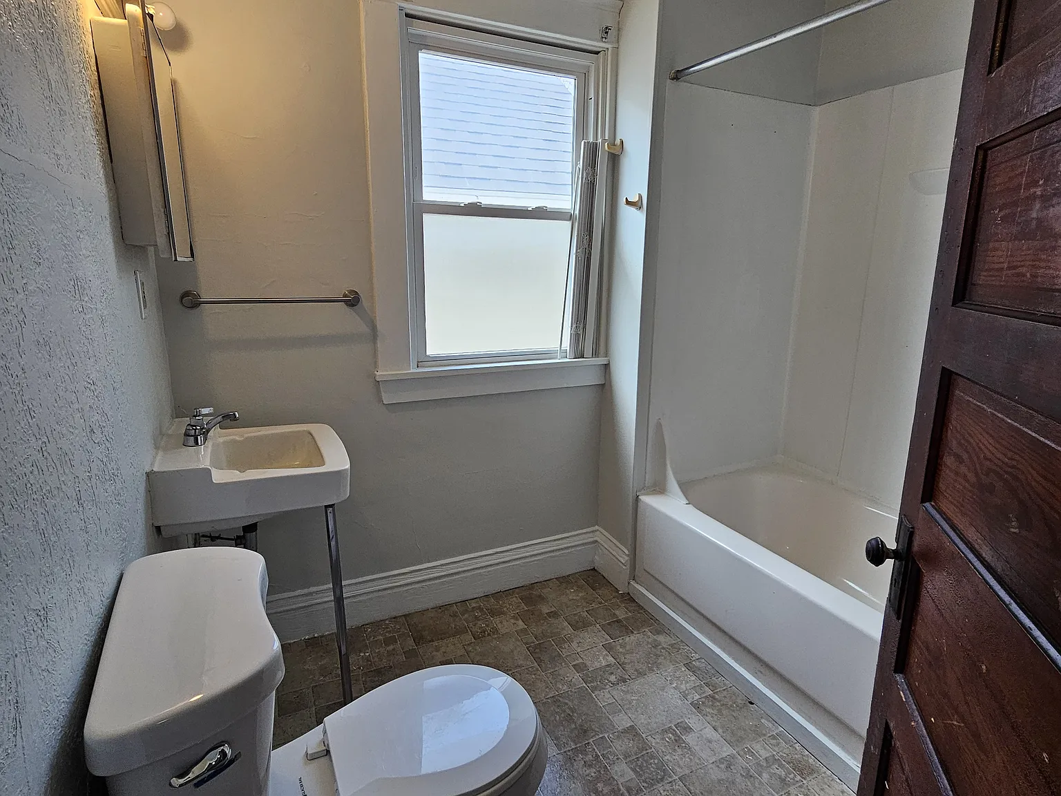 2 bed, $950 — Photo 4