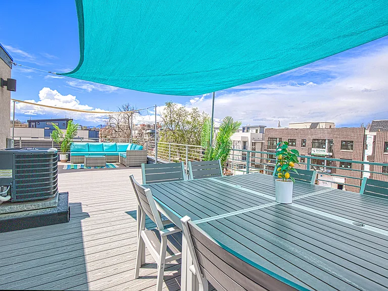 Roof top
(Sail shades not included)