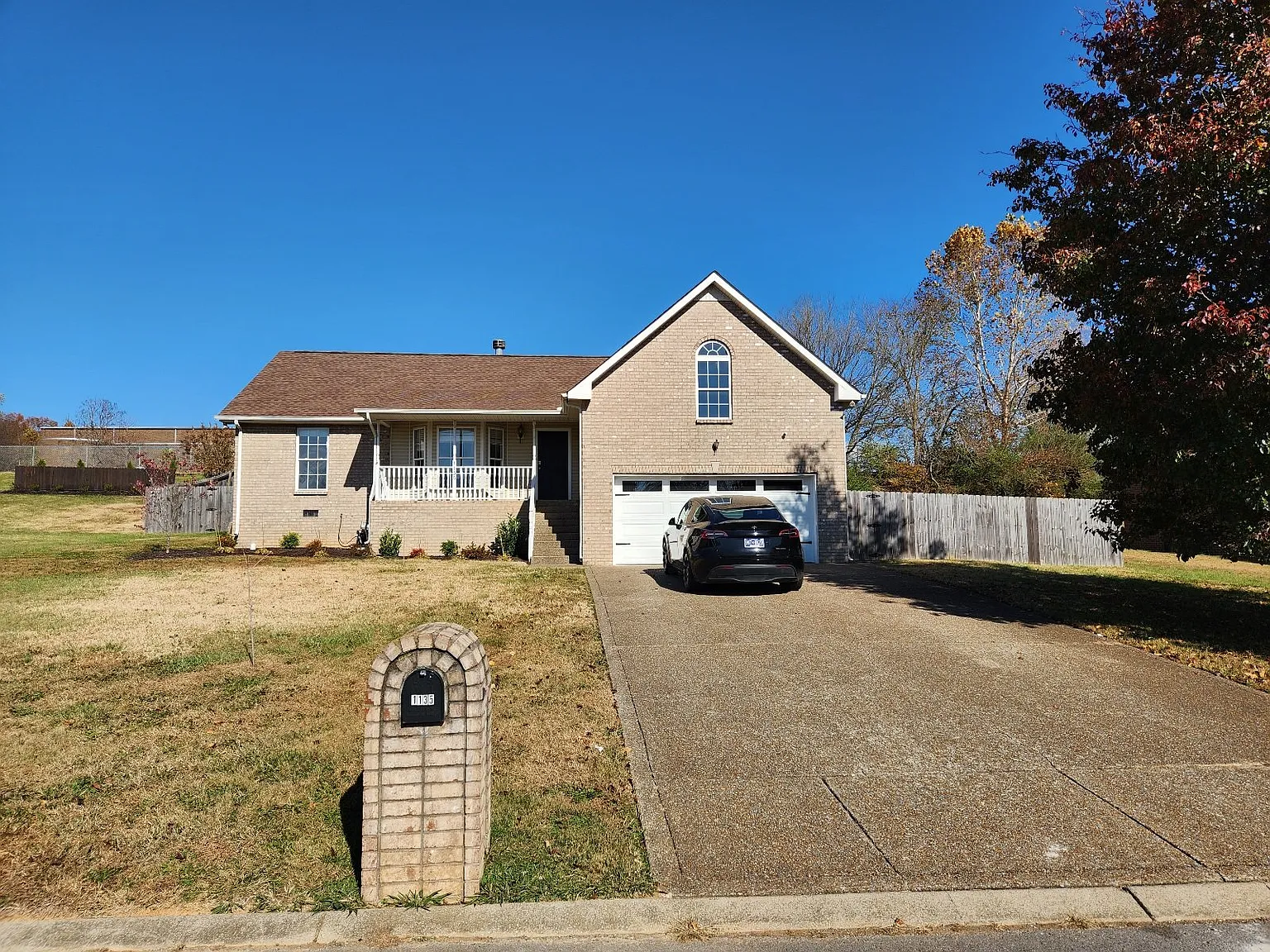 3 bed, 2.0 bath, 1916 sqft, $2,295 — Photo 3