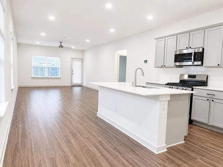 5128 Vanner Path — Photo 4