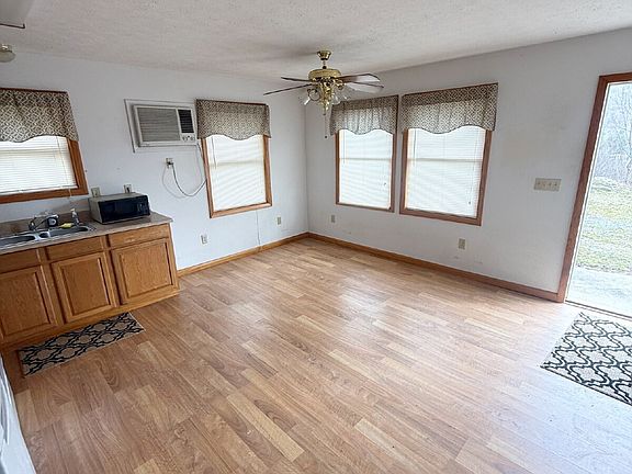 3rd image of 75 Log Cabin Ln