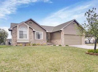 817 N Bay Country Cir, Wichita, KS 67235