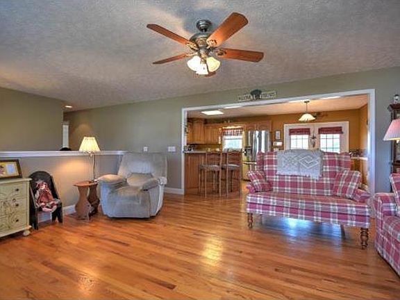 5th image of 443 Grey Fox Dr