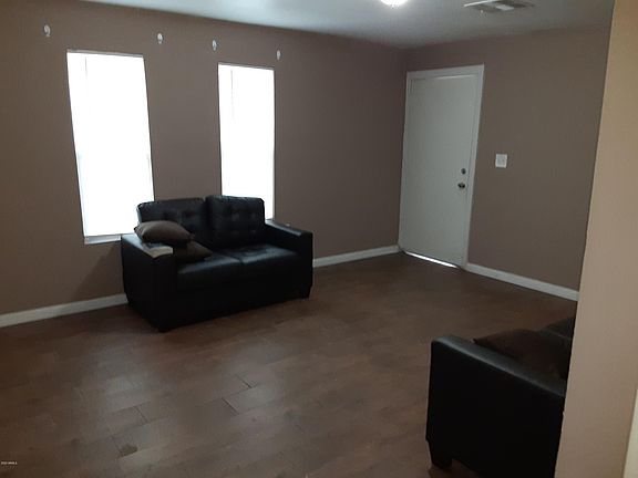 3rd image of 4041 E Moreland St