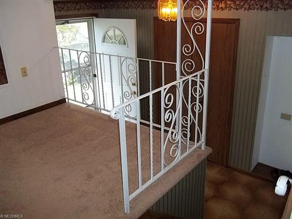 2nd image of 6902 Lantern Ln