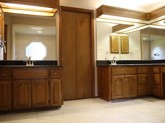 5th image of 1803 Parhaven Dr