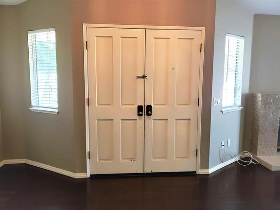 3rd image of 2803 Ravenwood Ct