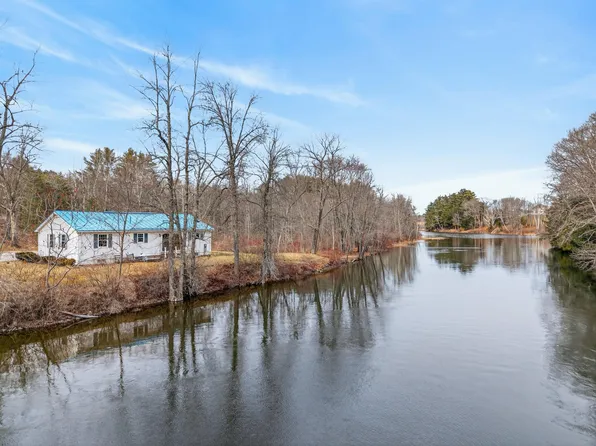 88 County Road, Oakland, ME 04963