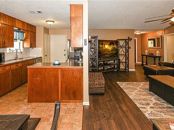 4th image of 3205 Paintrock Dr