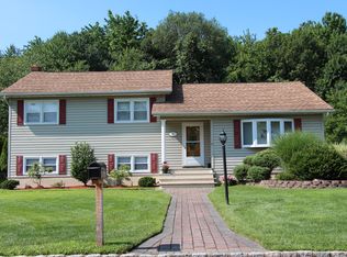 2 Sycamore Pl, Fairfield, NJ 07004