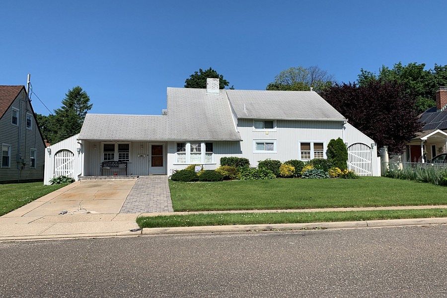 1st image of 40 Blackbird Ln