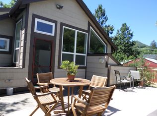 96 Coolidge St, Ashland, OR 97520