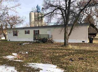 402 3rd St W, Carpio, ND 58725