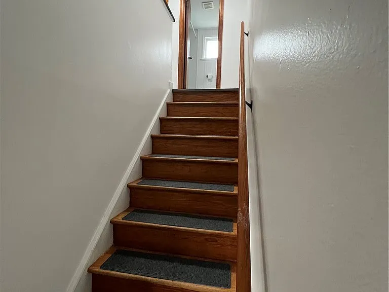 512 Cayuga Rd — Photo 10